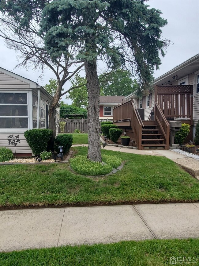 135 E Cherry St, Carteret, NJ 07008 - photo 3