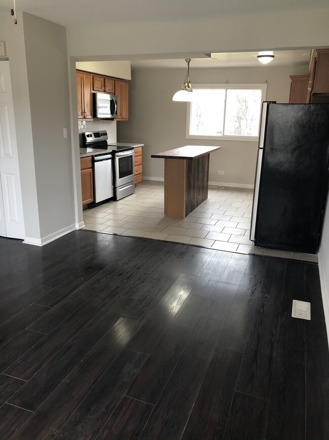 17211 Peach Grove Ln, Hazel Crest, IL 60429 - photo 5