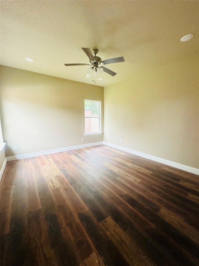 1523 N Brazos Ave, Cleburne, TX 76031 - photo 6