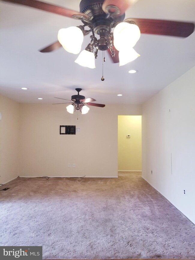 17 Uxbridge Place unit T6, Sewell, NJ 08080 - photo 4