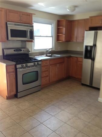 725 Bridge St unit 3, Lowell, MA 01850 - photo 2