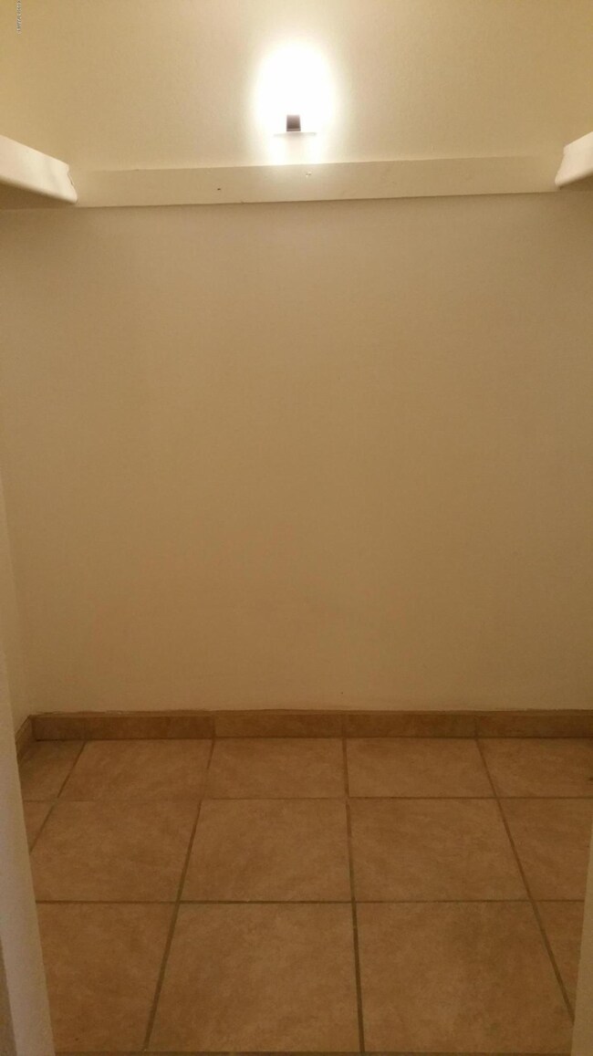 8450 walk in closet