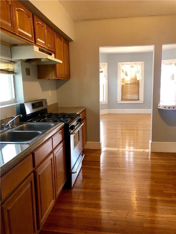 21 Thackeray St, Providence, RI 02907 - photo 3