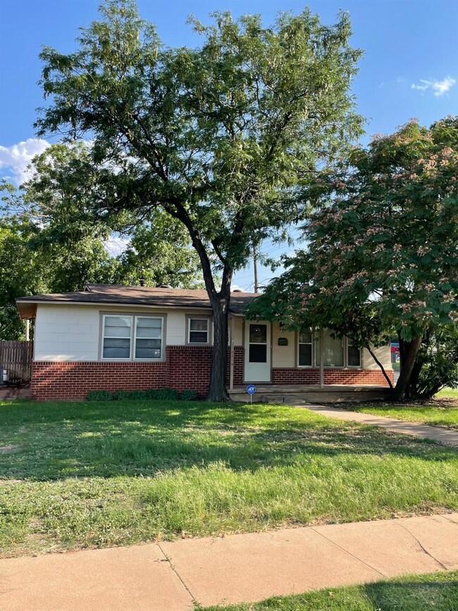 4319 30th St, Lubbock, TX 79410 - photo 2