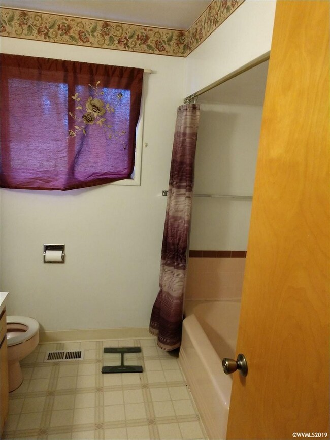 2075 E Ellendale Ave, Dallas, OR 97338 - photo 2