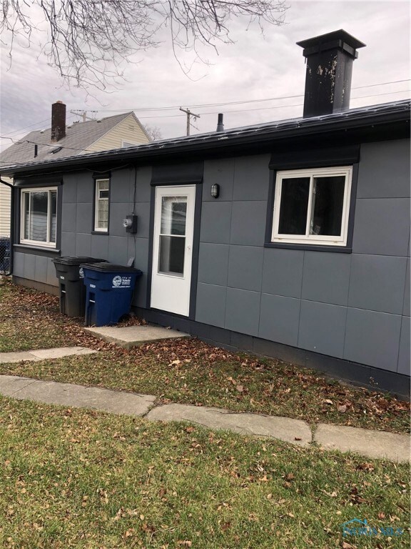 Porcelain enameled steel exterior.