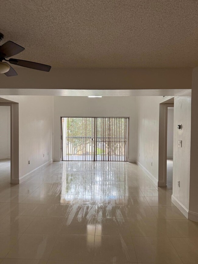 6276 NW 186th St unit 310, Hialeah, FL 33015 - photo 3