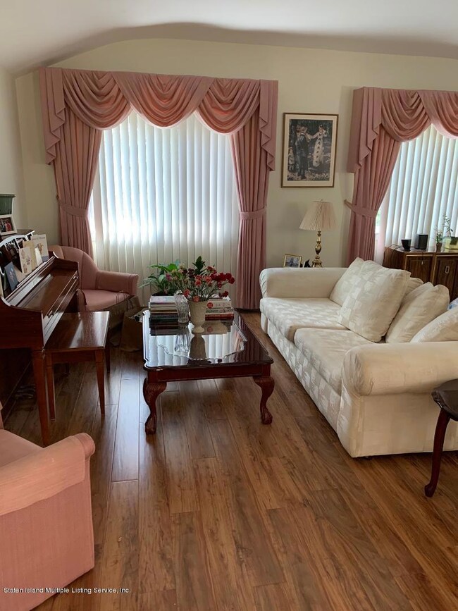 27 Katan Loop unit B, Staten Island, NY 10308 - photo 2