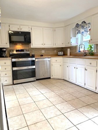 592 Liberty St, Rockland, MA 02370 - photo 2