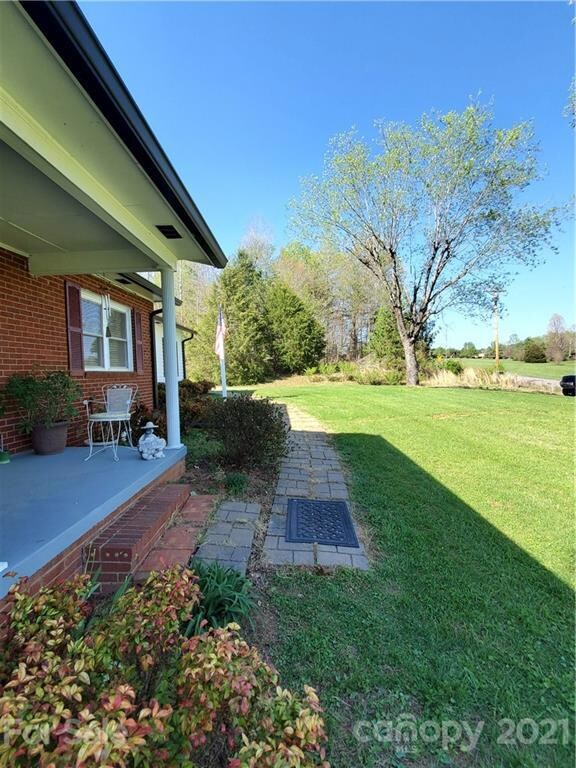 727 N Chipley Ford Rd, Statesville, NC 28625 - photo 3