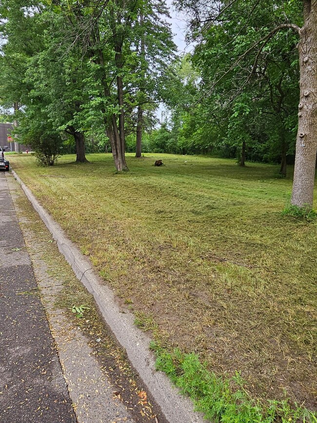 7008 Dutton Ave N, Brooklyn Park, MN 55428 - photo 2