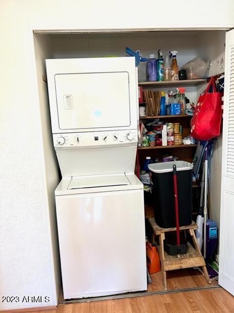 FULL SIZE STACKABLE WASHER DRYER AND PAN