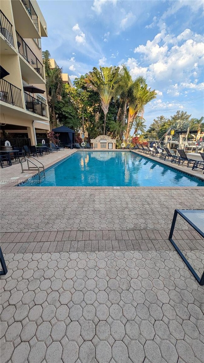 2600 NE 135th St unit 4E-A, North Miami, FL 33181 - photo 3