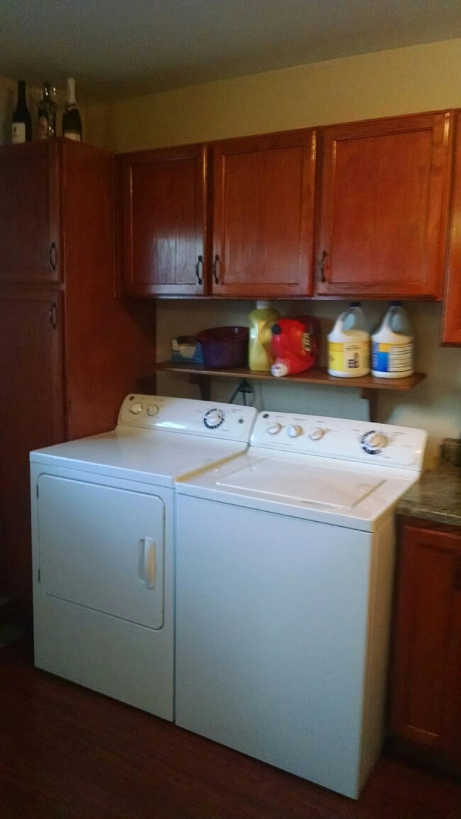 9349 Saric Dr, Highland, IN 46322 - photo 7