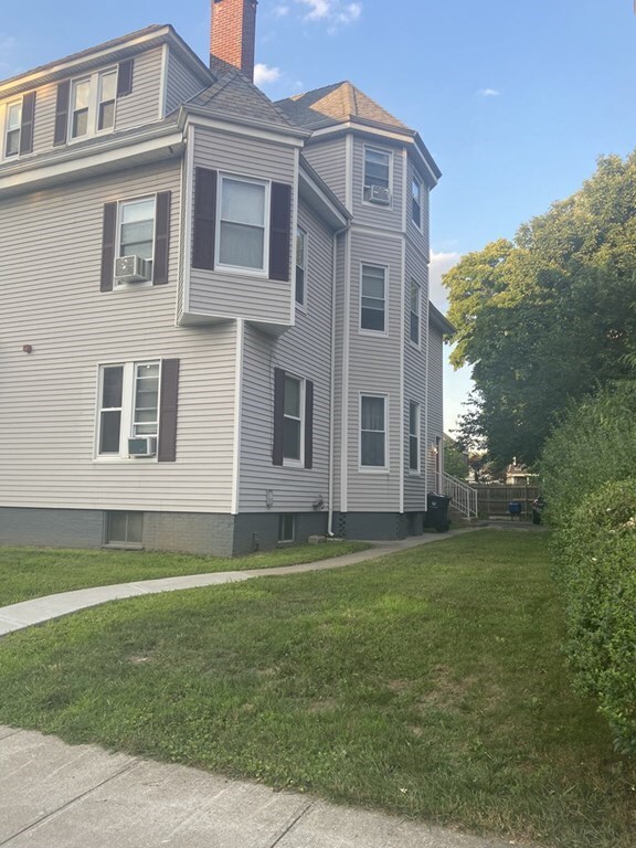 16 Maynard St, Pawtucket, RI 02860 - photo 2