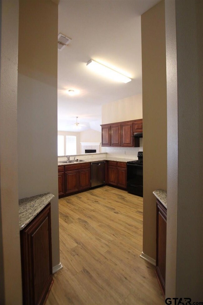 5769 Mustang Trail, Tyler, TX 75707 - photo 5