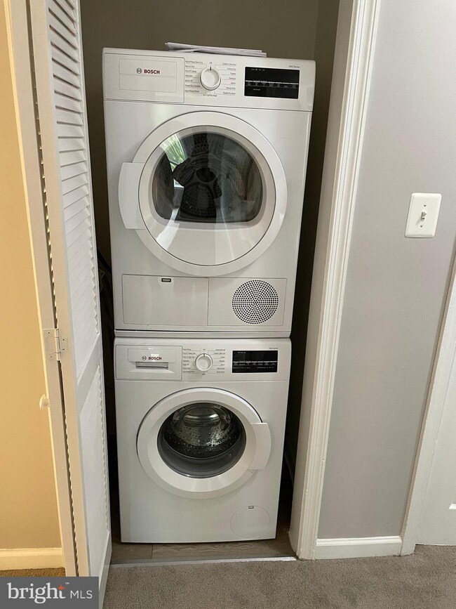 3332 Spring Ln unit C-24, Baileys Crossroads, VA 22041 - photo 7