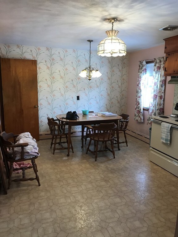 77 Moore St, Chicopee, MA 01013 - photo 3