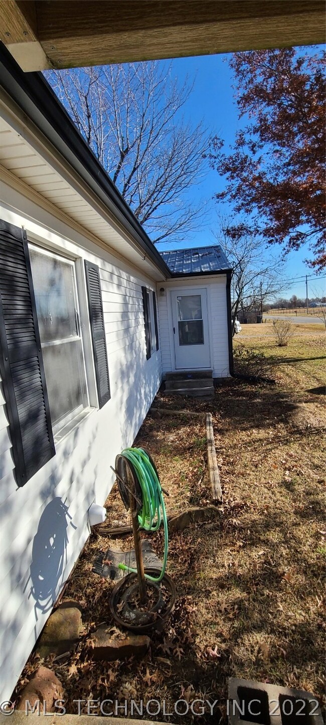 323 W Cherokee St, Sperry, OK 74073 - photo 6