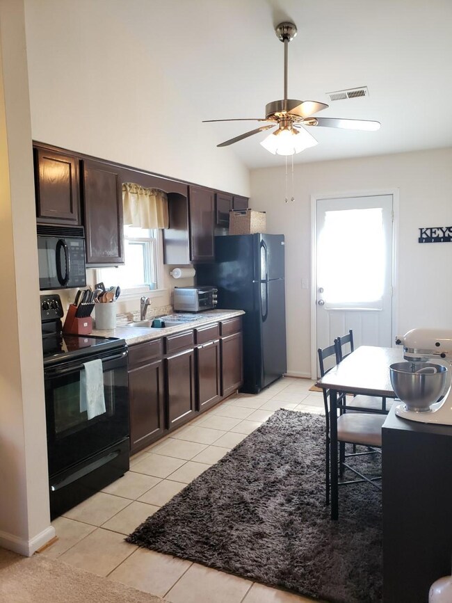 3 Eat-In Kitchen