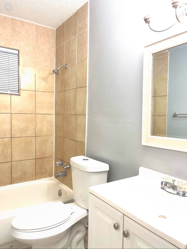 6928 Hirsch Rd unit 6916, Houston, TX 77016 - photo 4