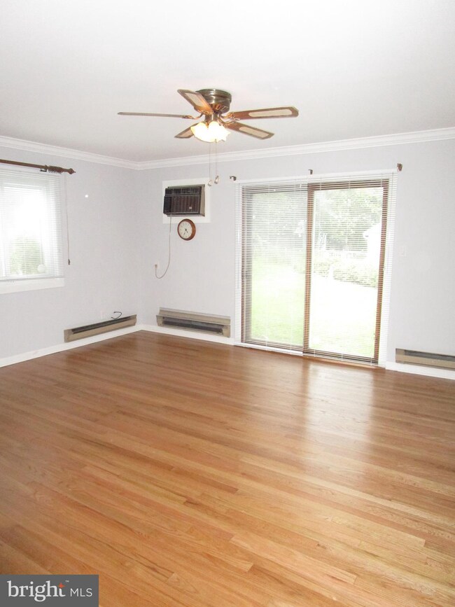 8239 Reece Heights Dr, Severn, MD 21144 - photo 4