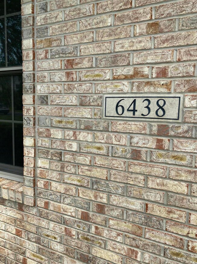 6438 Hollison Dr