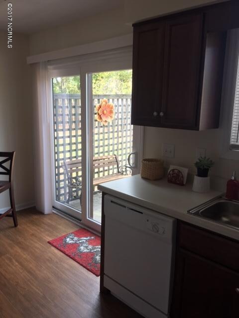 1311 Wellington-kitchen