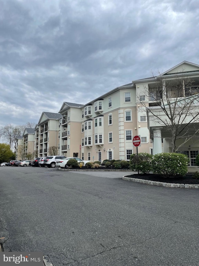 Windsor at Glen Mills unit 214, Glen Mills, PA 19342 - photo 2