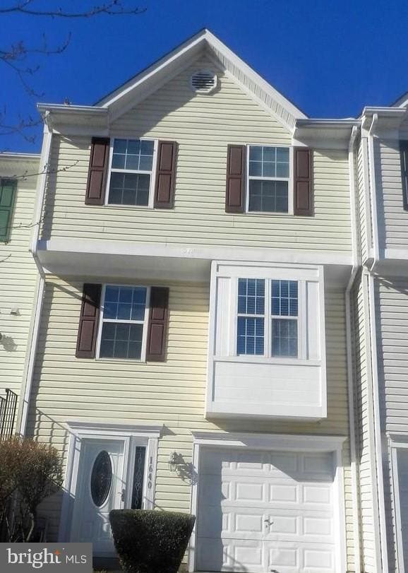 1640 Deep Gorge Ct, Oxon Hill, MD 20745 - photo 2