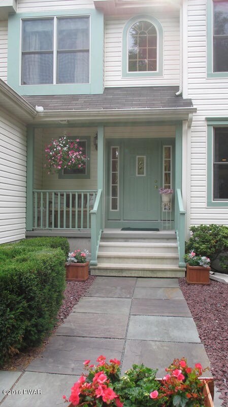 325 Surrey Dr, Lords Valley, PA 18428 - photo 2