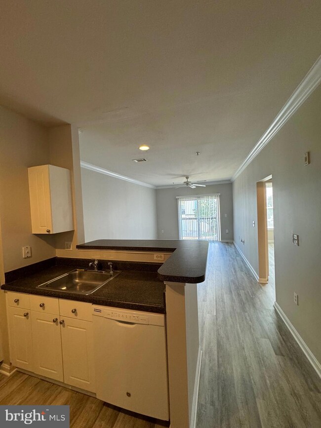 11350 Aristotle Dr unit 7-203, Fairfax, VA 22030 - photo 7