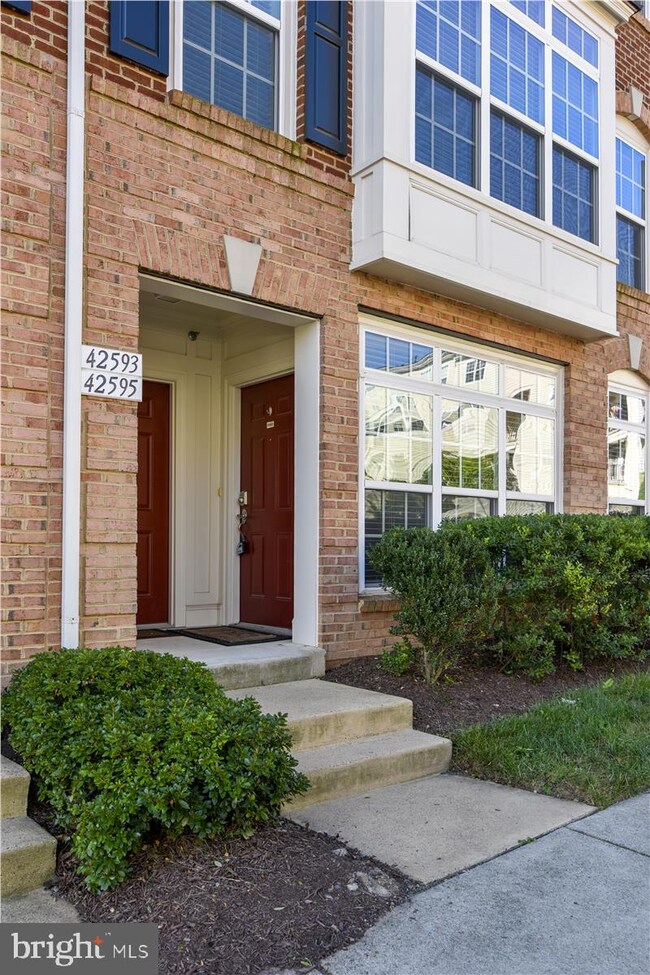 42593 Cardinal Trace Terrace, Ashburn, VA 20148 - photo 2