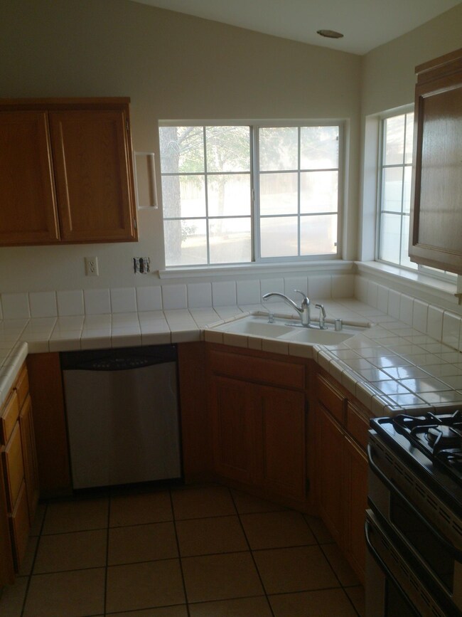 3424 Limestone Dr, Rosamond, CA 93560 - photo 7