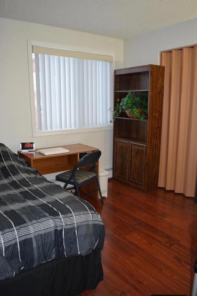 Front bedroom 2