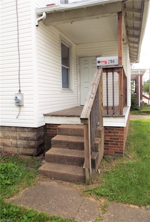 FRONT PORCH - 2108 9TH STREET SW