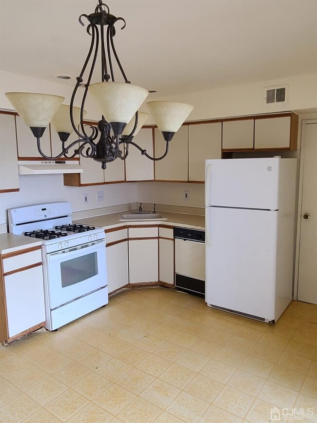 161 Evergreen Rd unit 8B, Edison, NJ 08837 - photo 4