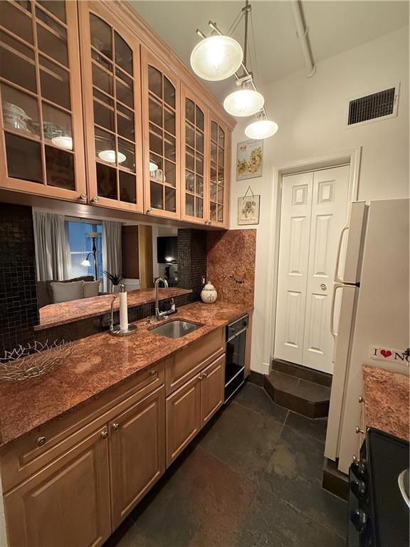 Kitchen Sink & Cabinets
