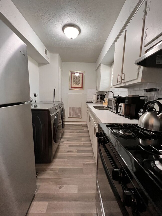 2420 Mcduffie St unit 9, Houston, TX 77019 - photo 2