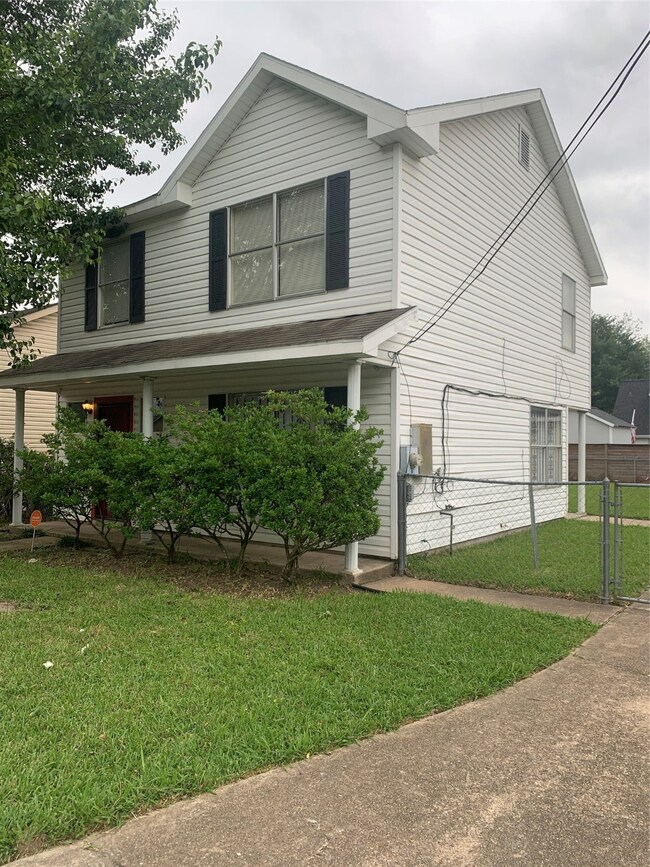 4504 Evella St, Houston, TX 77026 - photo 3