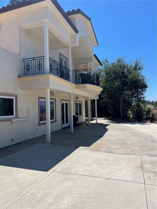 5165 Calatrana Dr, Woodland Hills, CA 91364 - photo 3