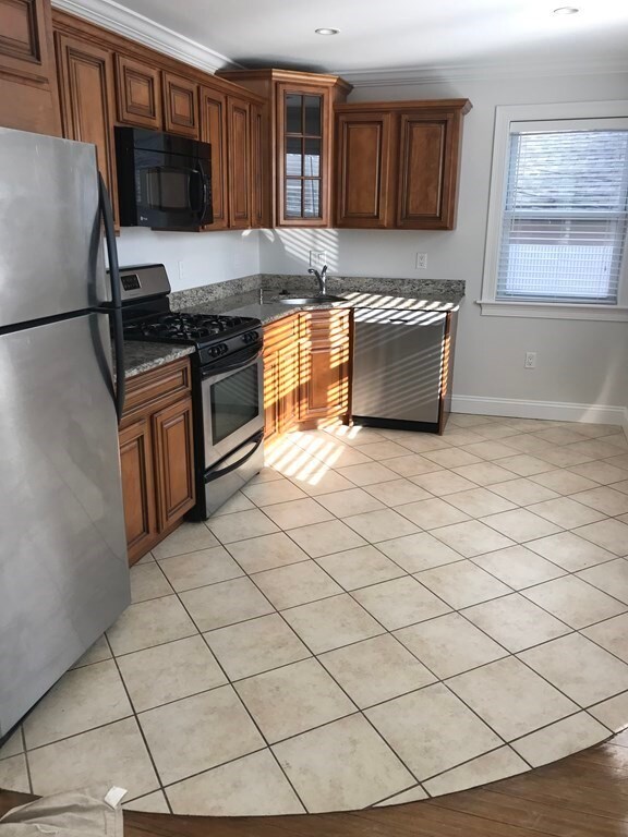 42 Quarry St unit 1, Quincy, MA 02169 - photo 4