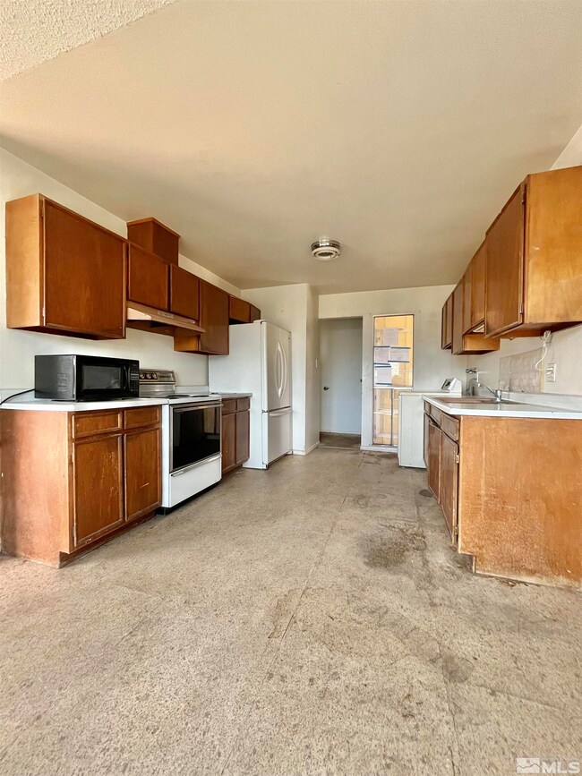 3330 Vickie Ln, Sparks, NV 89431 - photo 4