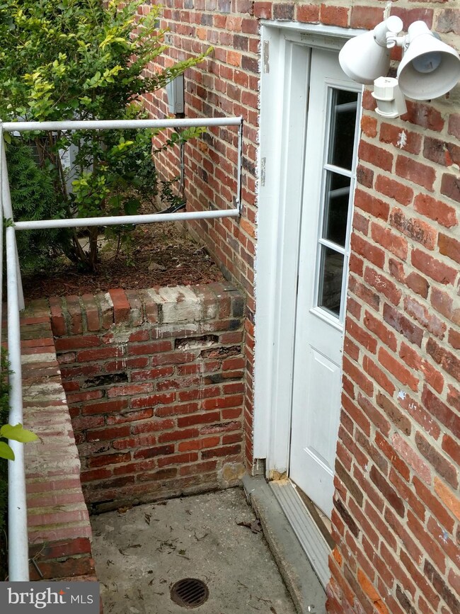 13114 Wellford Dr, Beltsville, MD 20705 - photo 2