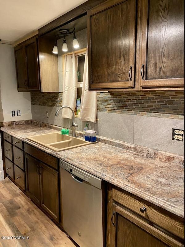 2 (Kitchen in main)