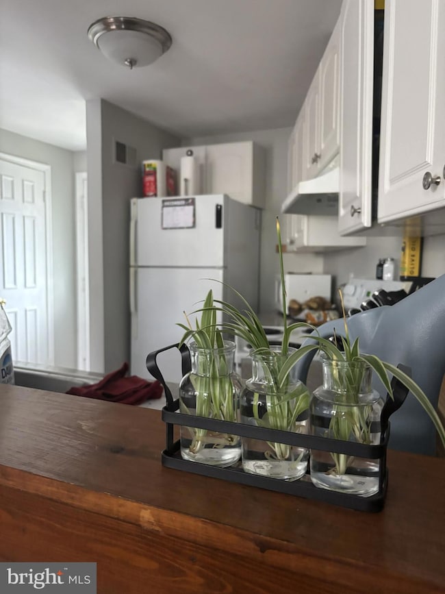 11186 Silentwood Ln, Reston, VA 20191 - photo 2