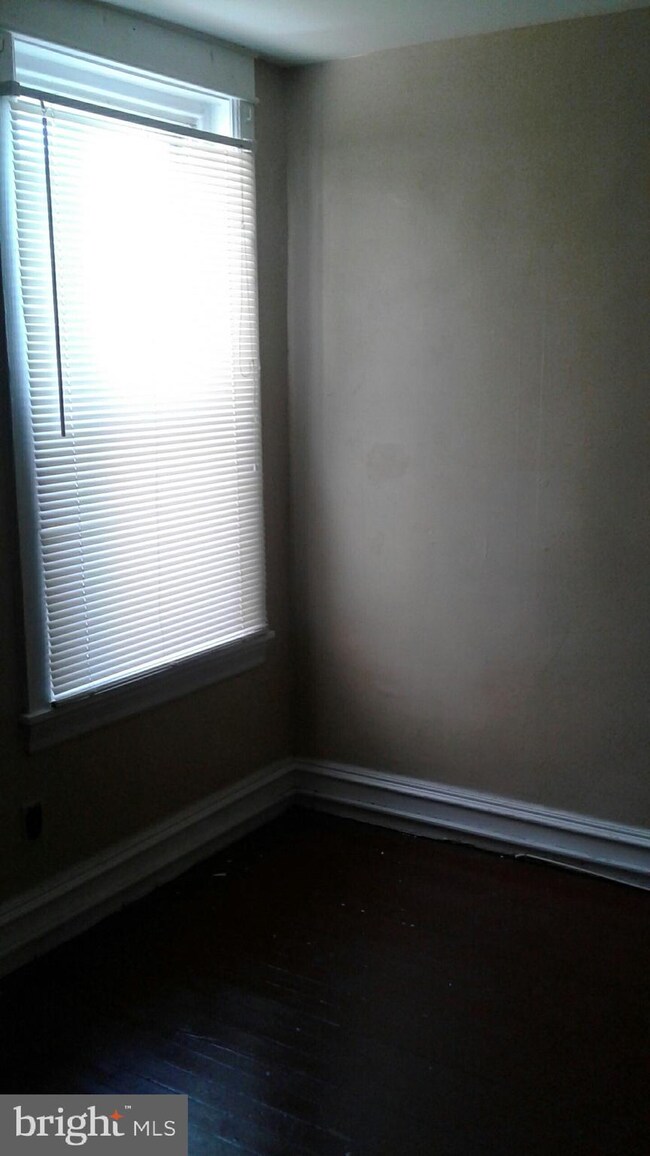 917 Lawrence Ave, Darby, PA 19023 - photo 7