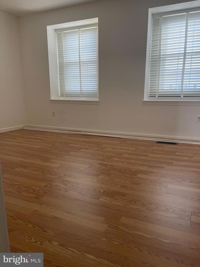 1016C Brixton Ct, Sterling, VA 20164 - photo 4