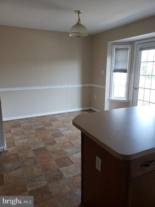 407 Hupps Hill Ct, Strasburg, VA 22657 - photo 3