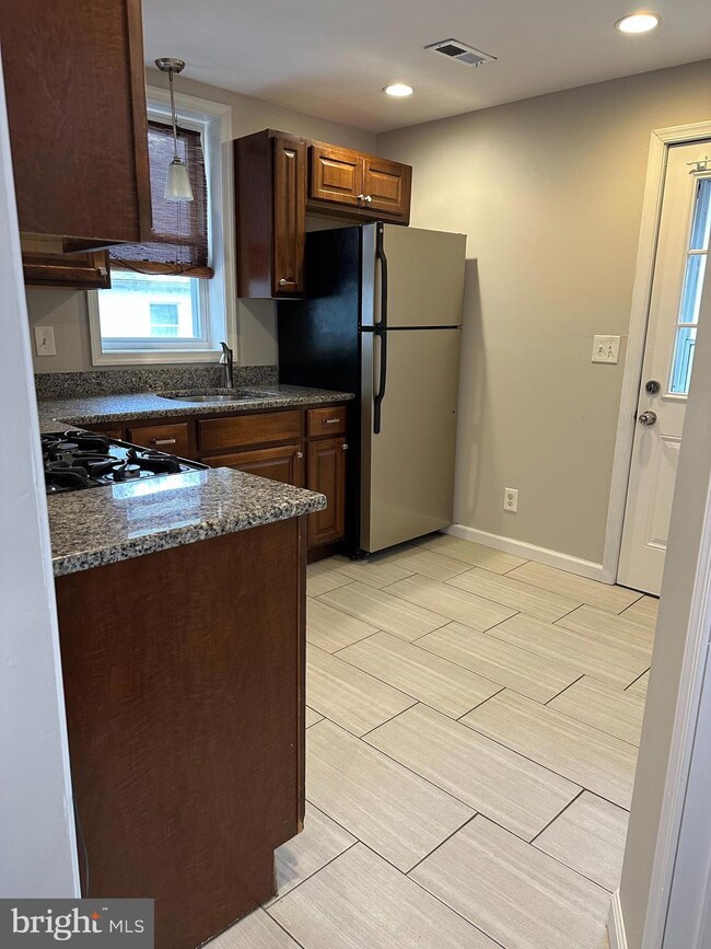 5242 Sands Rd, Lothian, MD 20711 - photo 7